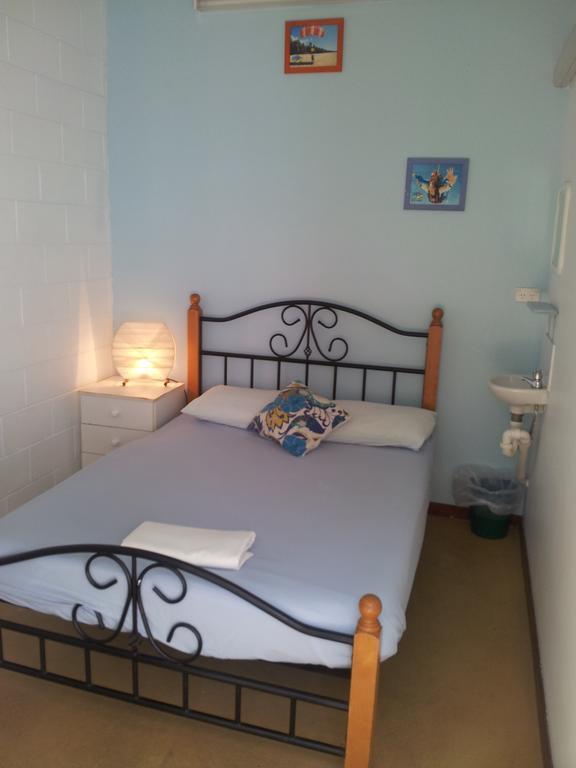 Absolute Backpackers Mission Beach Room photo