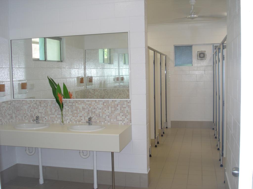 Absolute Backpackers Mission Beach Room photo