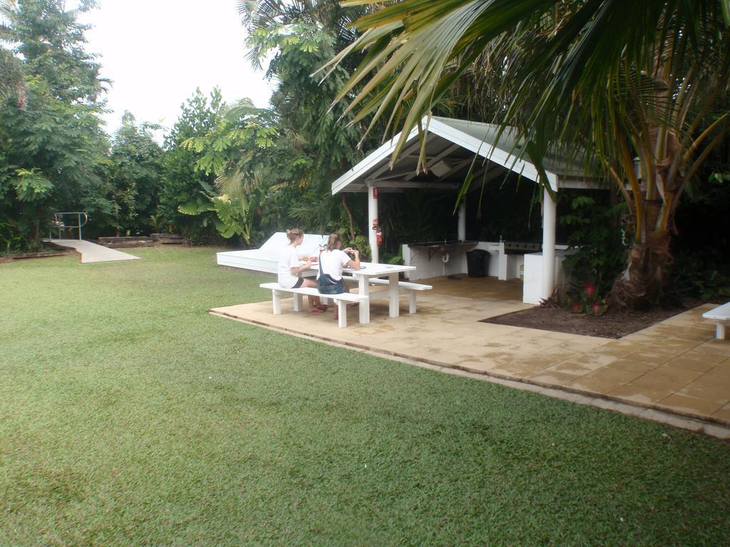 Absolute Backpackers Mission Beach Exterior photo