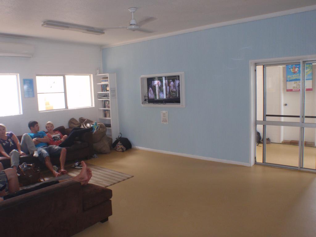 Absolute Backpackers Mission Beach Exterior photo