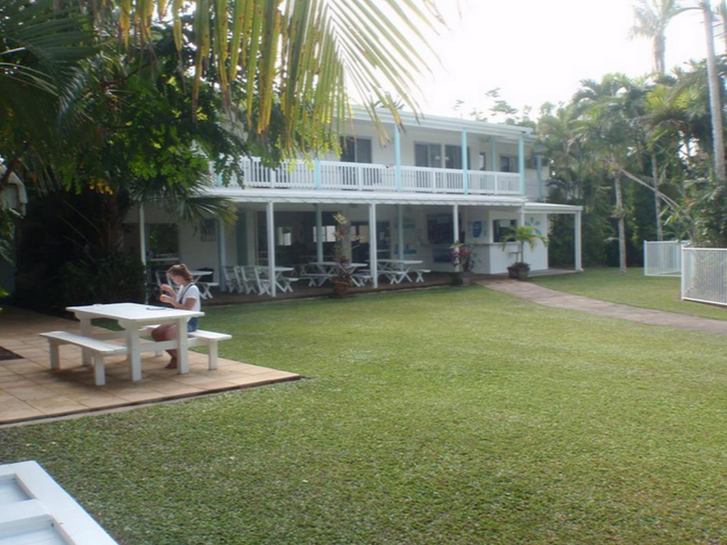 Absolute Backpackers Mission Beach Exterior photo