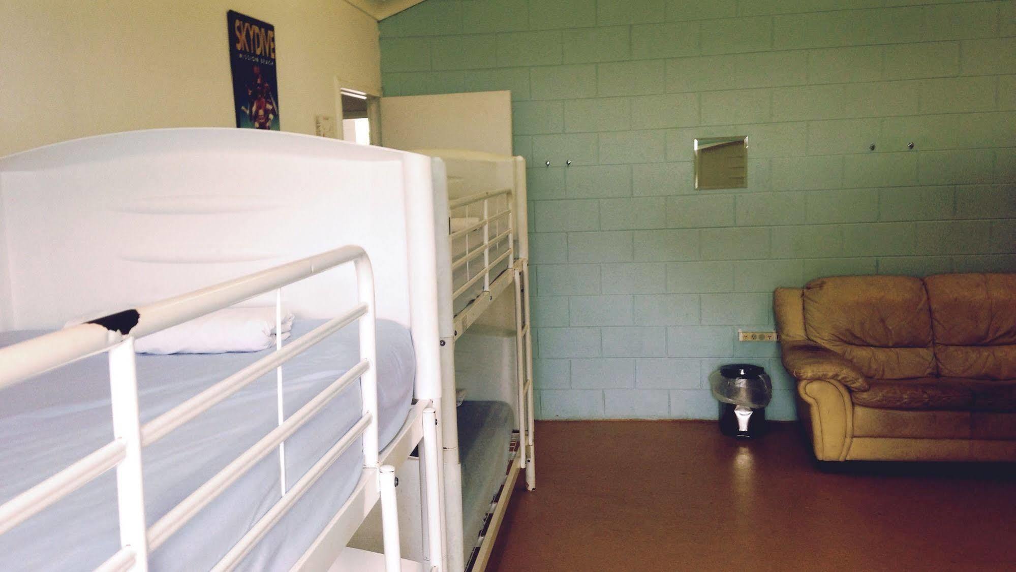 Absolute Backpackers Mission Beach Exterior photo