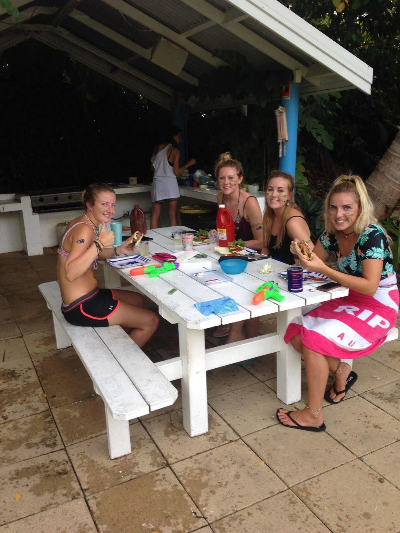 Absolute Backpackers Mission Beach Exterior photo