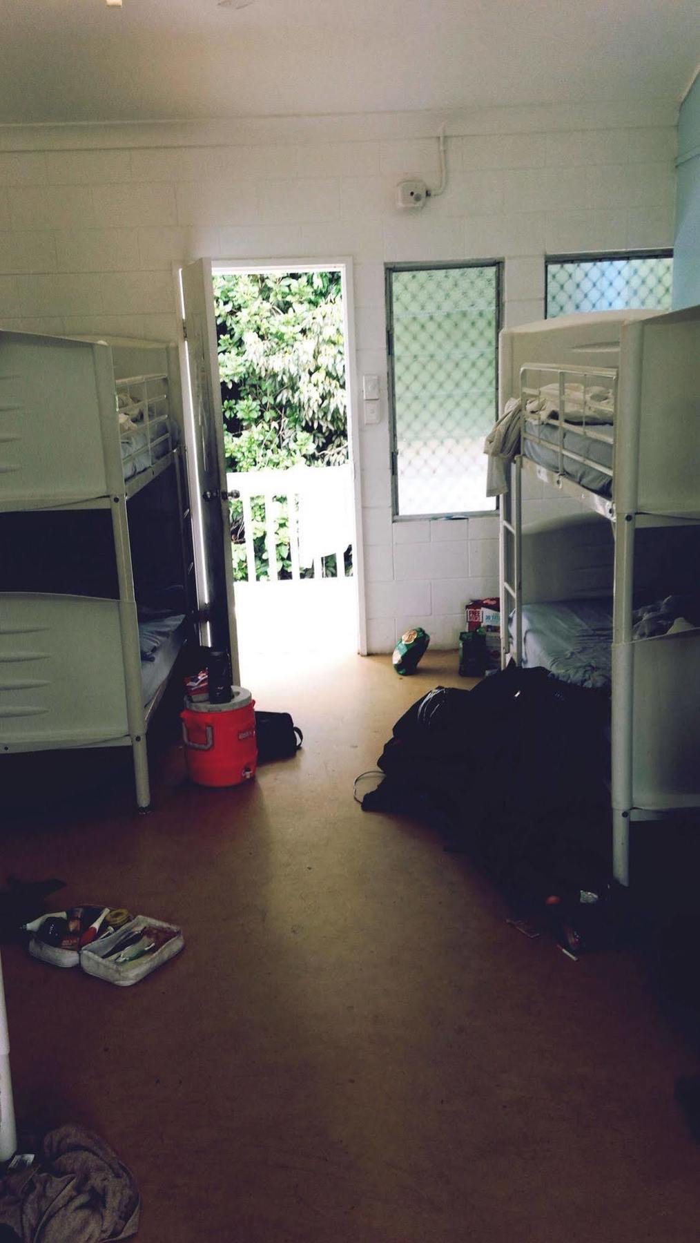 Absolute Backpackers Mission Beach Exterior photo