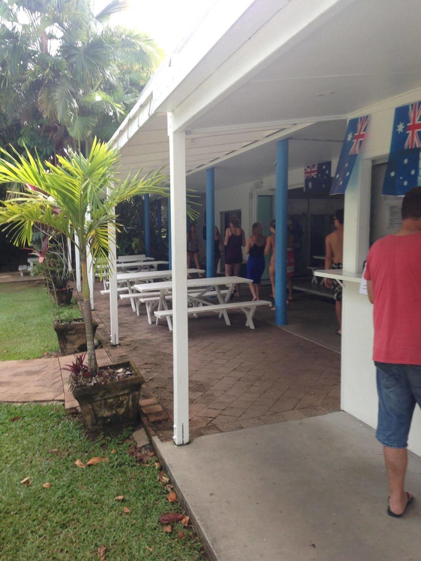 Absolute Backpackers Mission Beach Exterior photo