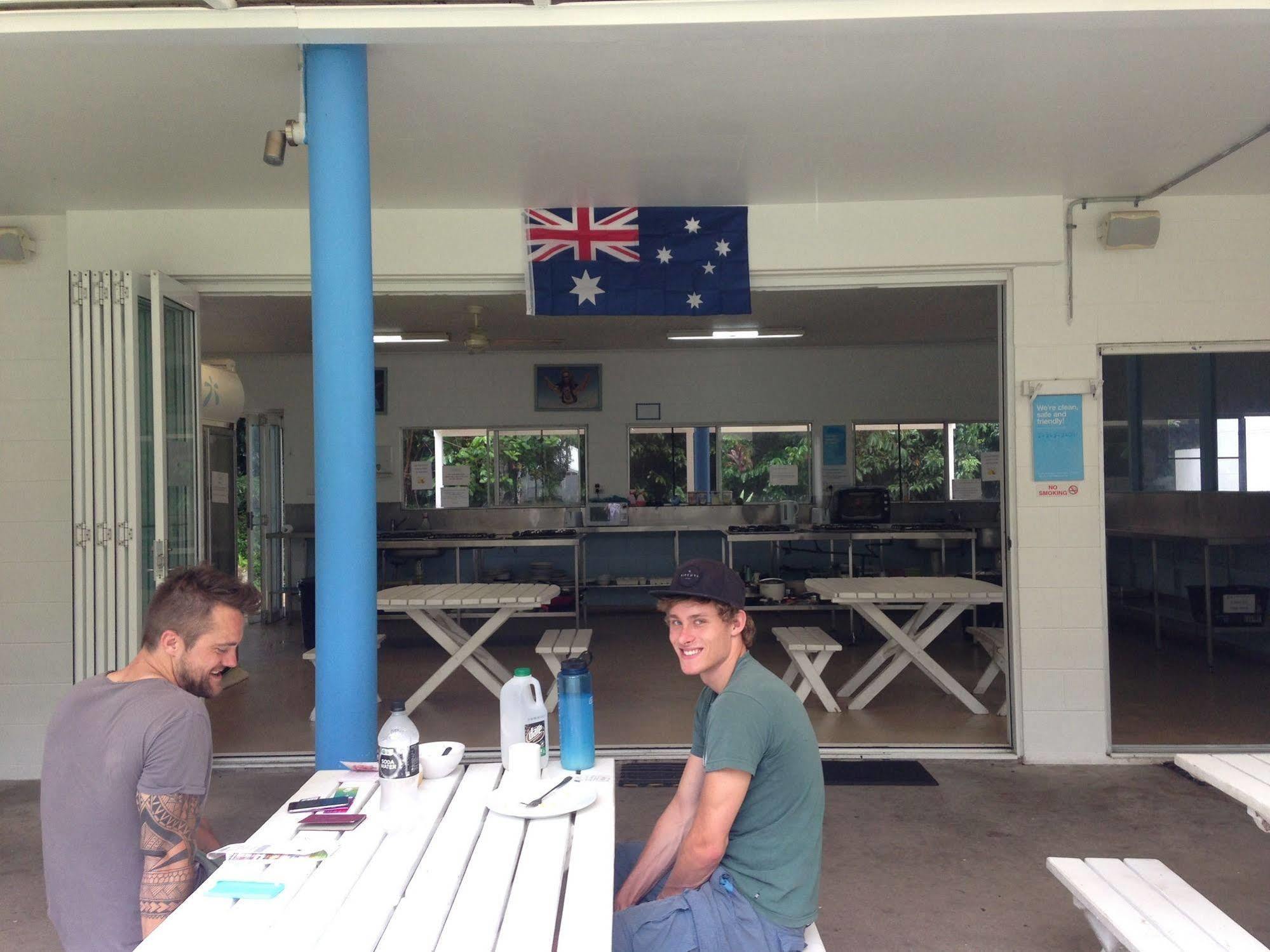 Absolute Backpackers Mission Beach Exterior photo