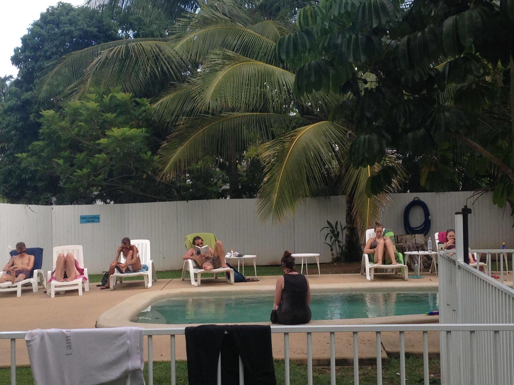 Absolute Backpackers Mission Beach Exterior photo