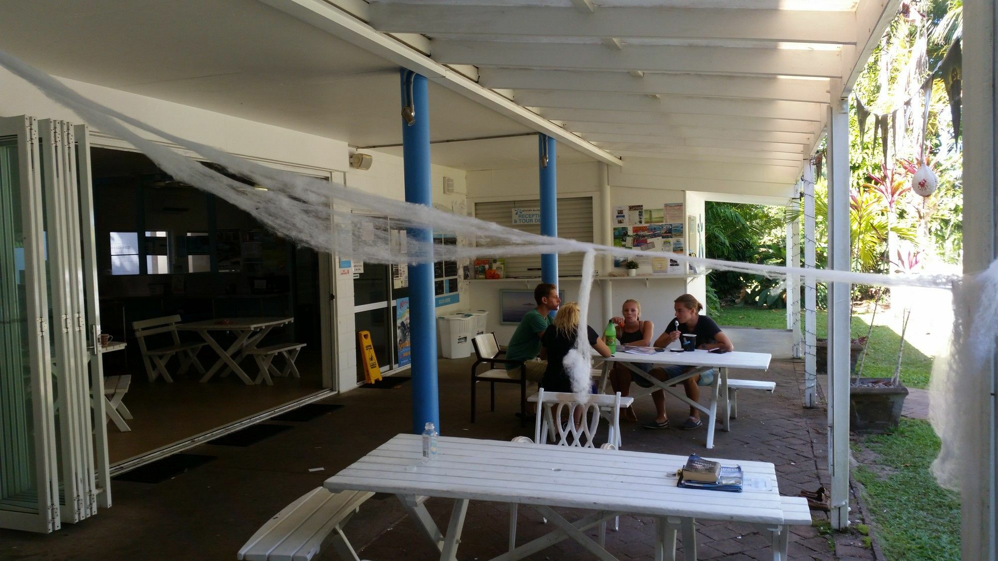 Absolute Backpackers Mission Beach Exterior photo