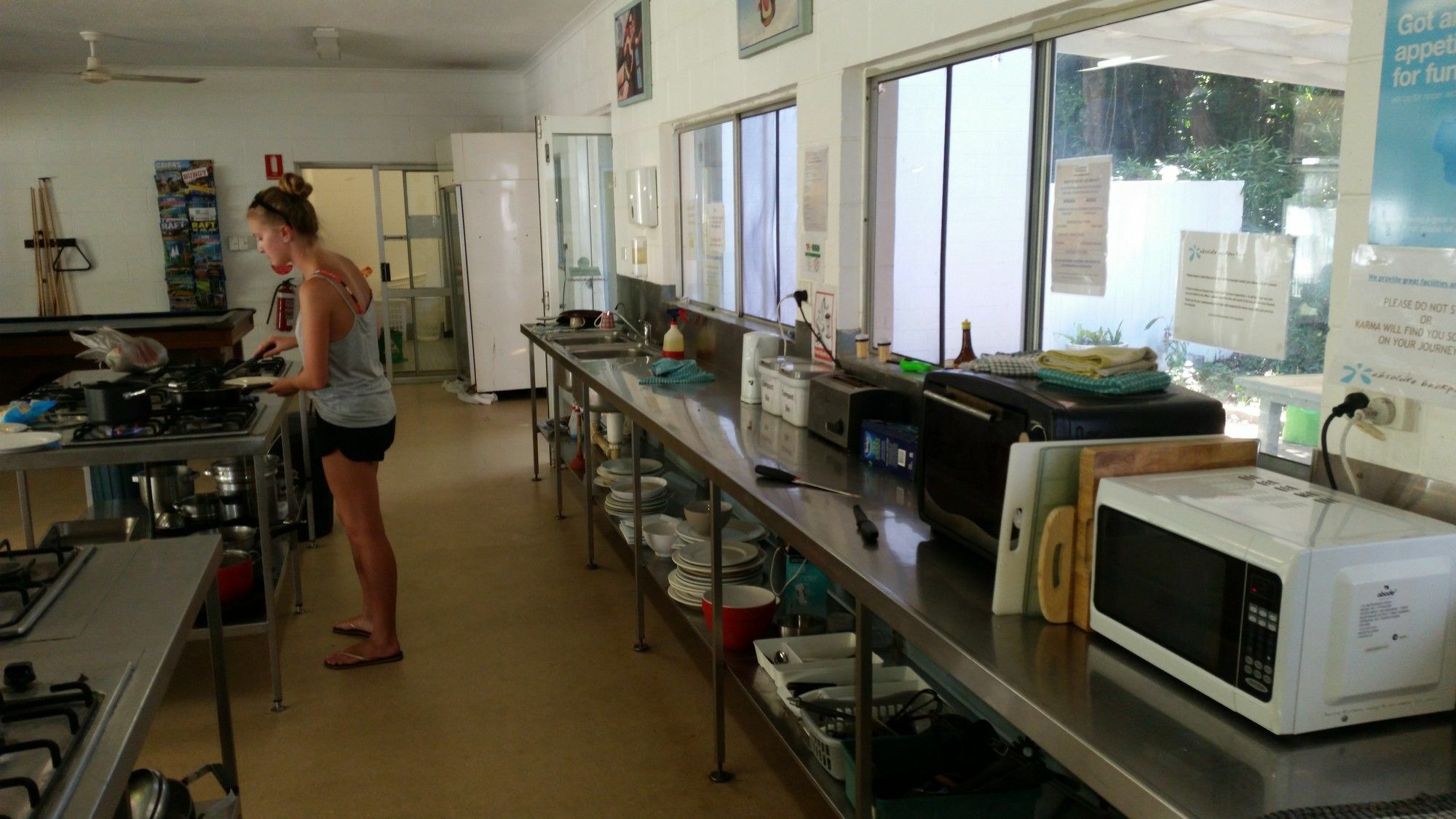 Absolute Backpackers Mission Beach Exterior photo